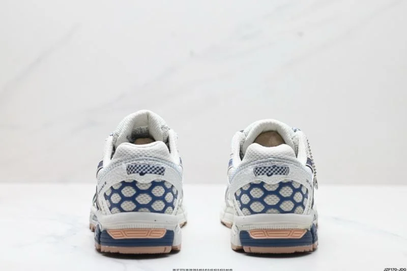 Seasonal Asics Shoes 3800