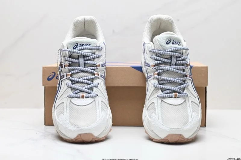 Seasonal Asics Shoes 3800