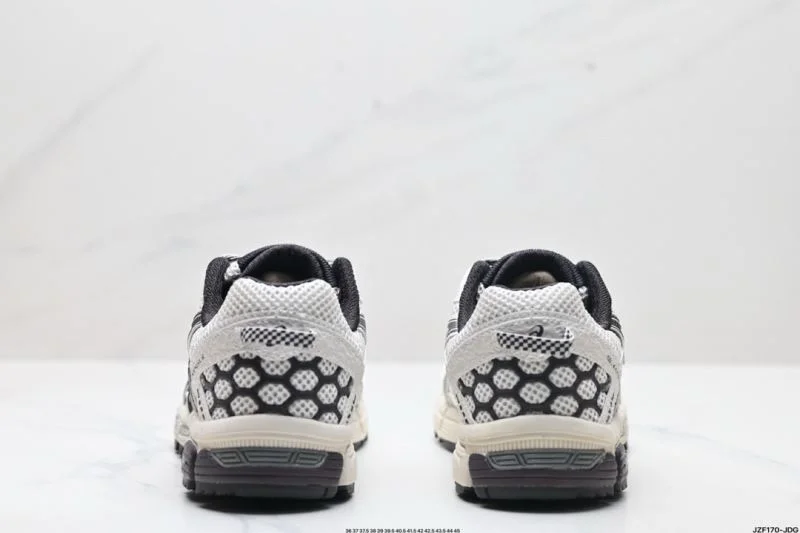 Sophisticated Asics Shoes 3806