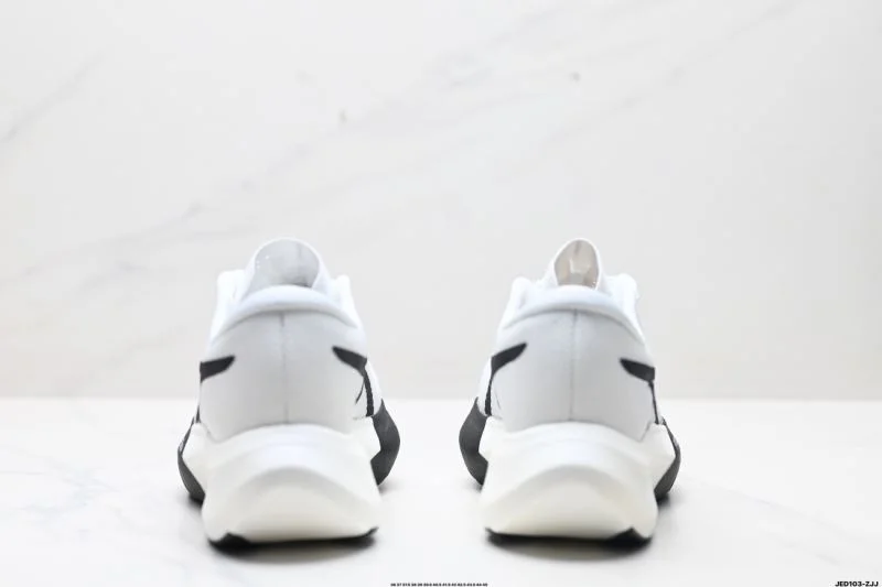 TimelessDesign Asics Shoes 3781