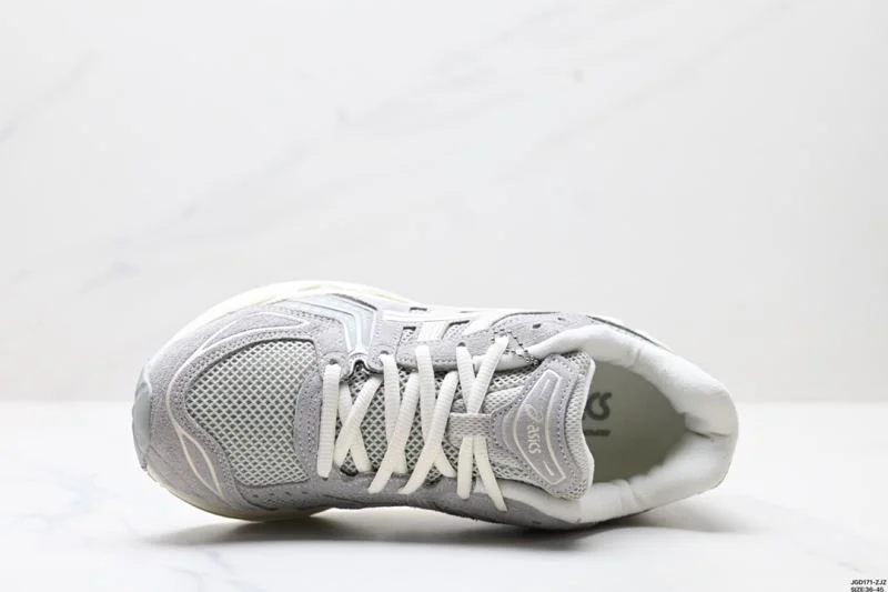 Bold Asics Shoes 3754