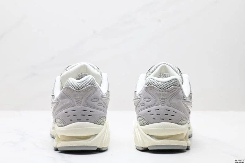 Bold Asics Shoes 3754