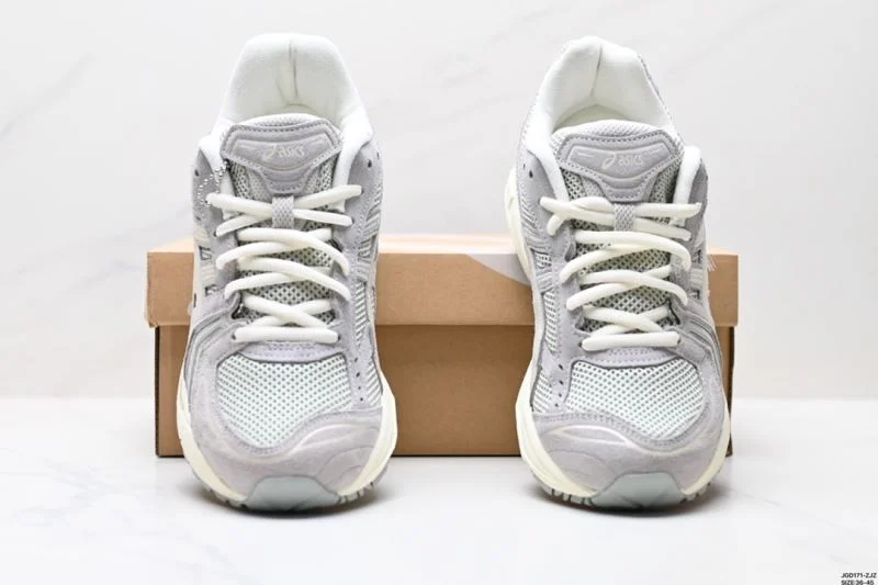 Bold Asics Shoes 3754