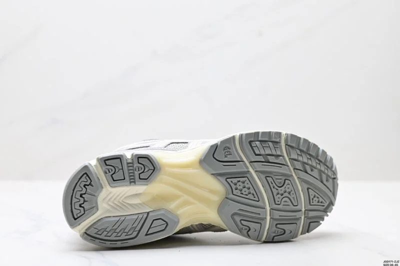 Bold Asics Shoes 3754