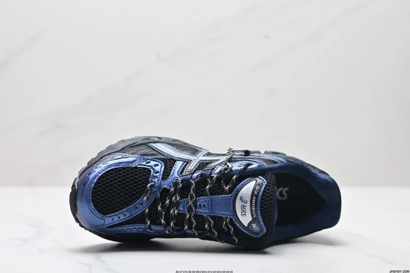 Bold Asics Shoes 3712