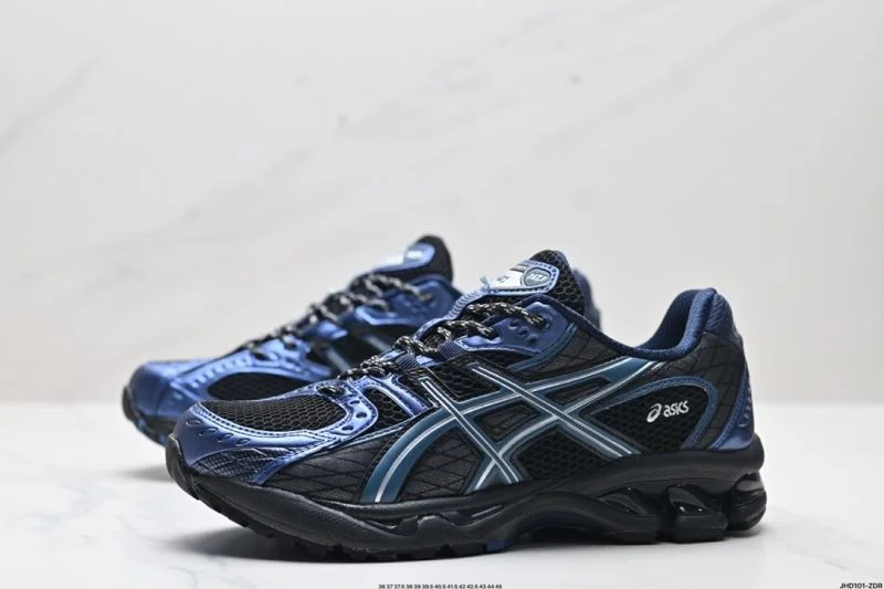 Bold Asics Shoes 3712