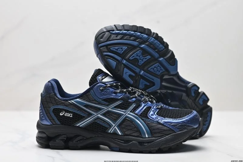 Bold Asics Shoes 3712