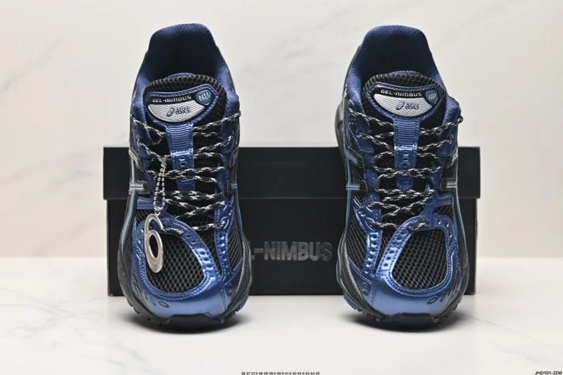 Bold Asics Shoes 3712
