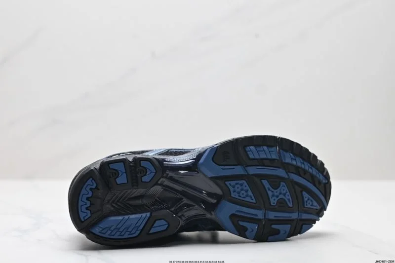 Bold Asics Shoes 3712