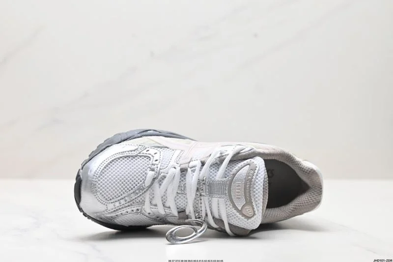 Vibrant Asics Shoes 3711