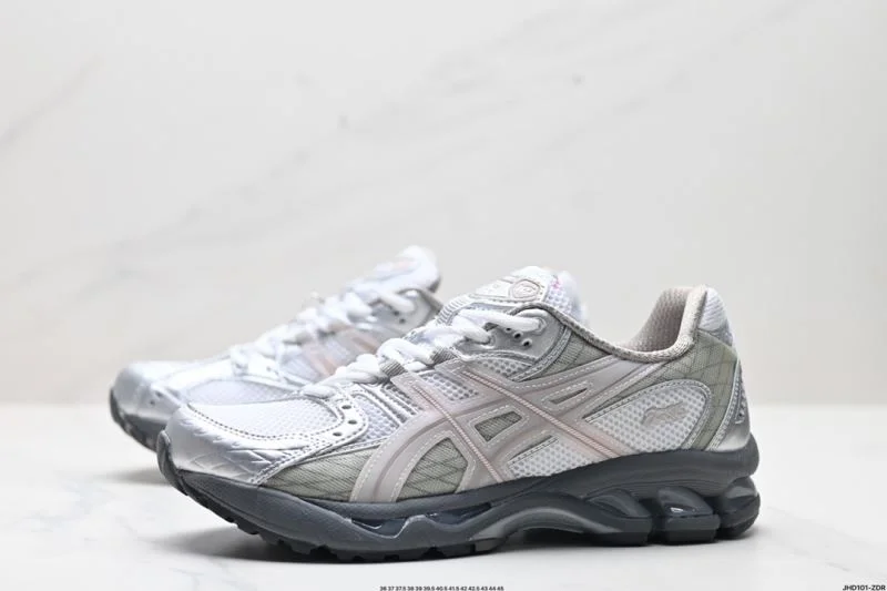 Vibrant Asics Shoes 3711