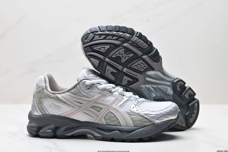 Vibrant Asics Shoes 3711