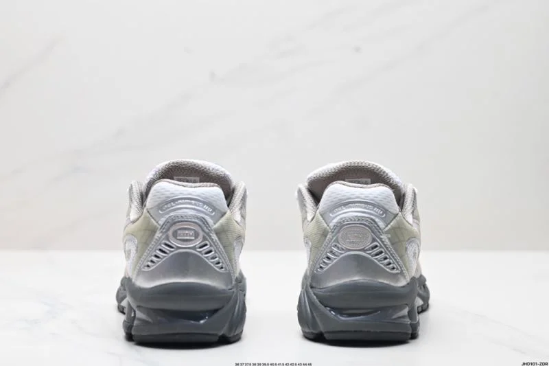 Vibrant Asics Shoes 3711