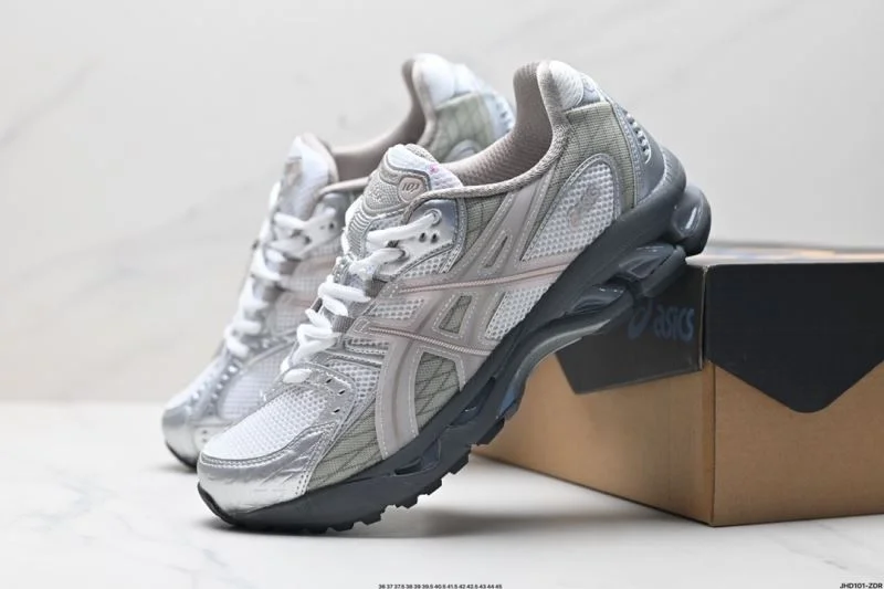 Vibrant Asics Shoes 3711