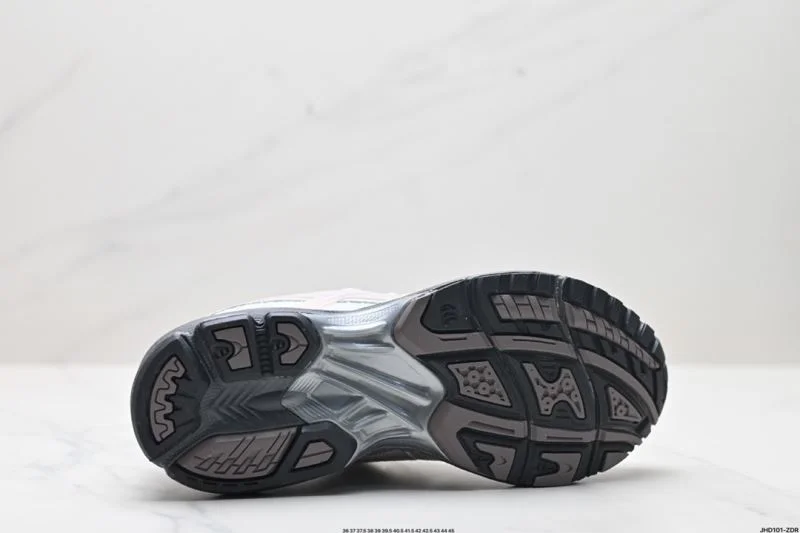 Vibrant Asics Shoes 3711