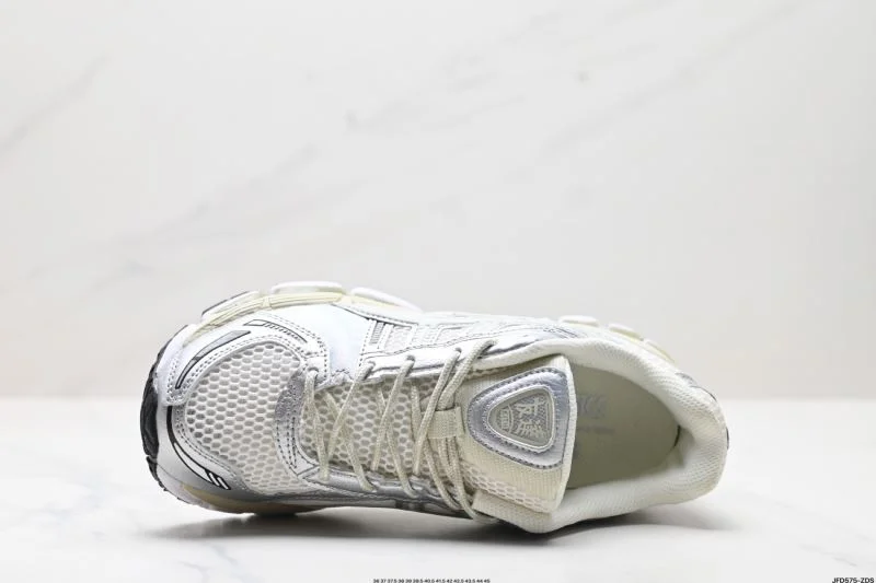 Asics Shoes Refined 3706