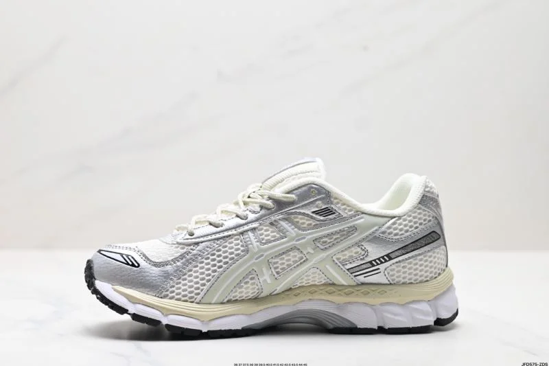 Asics Shoes Refined 3706