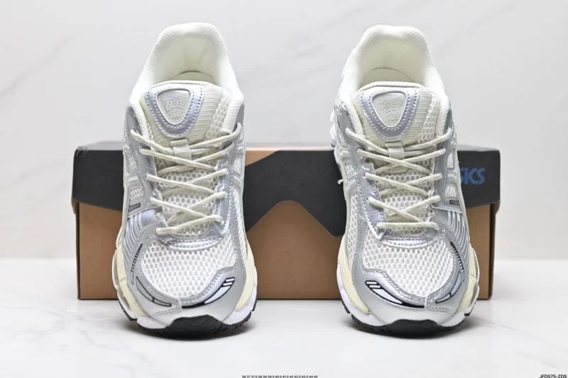 Asics Shoes Refined 3706