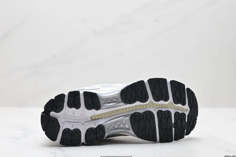 Asics Shoes Refined 3706