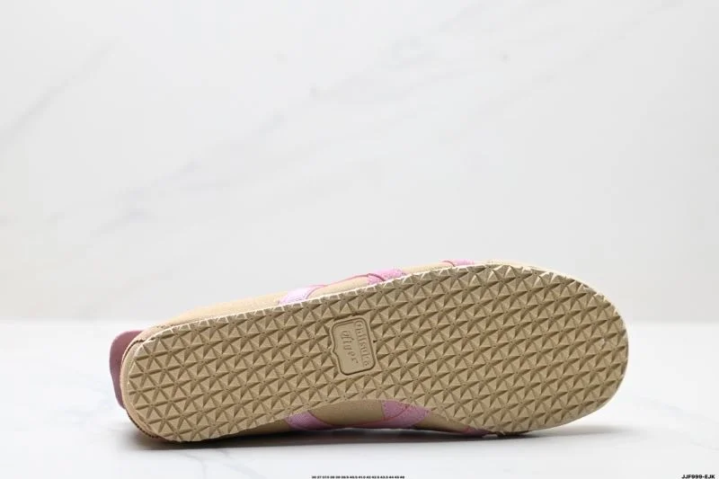 Snug Asics Shoes 3707