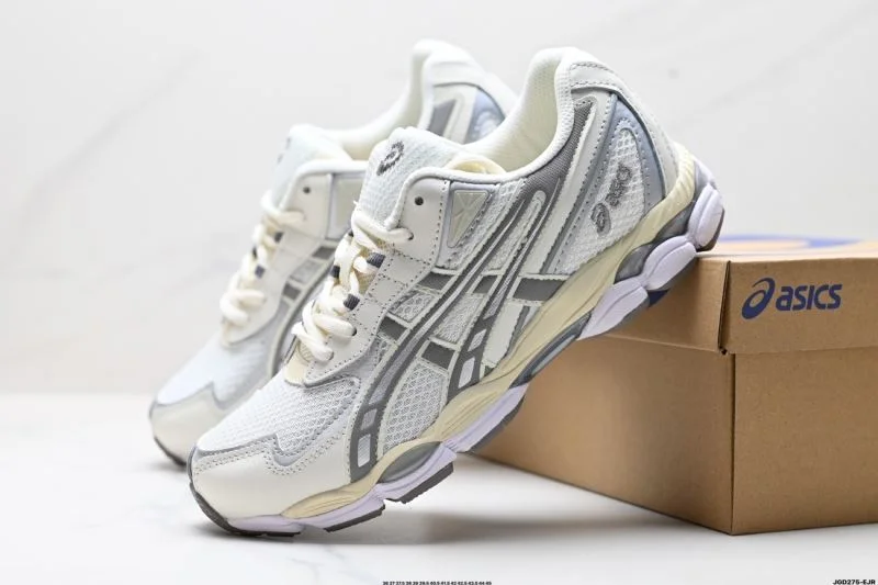 Asics Shoes Sleek 3687