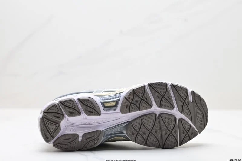 Asics Shoes Sleek 3687