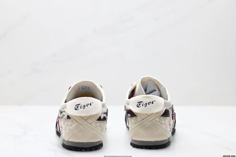 Trendy Asics Shoes 3609