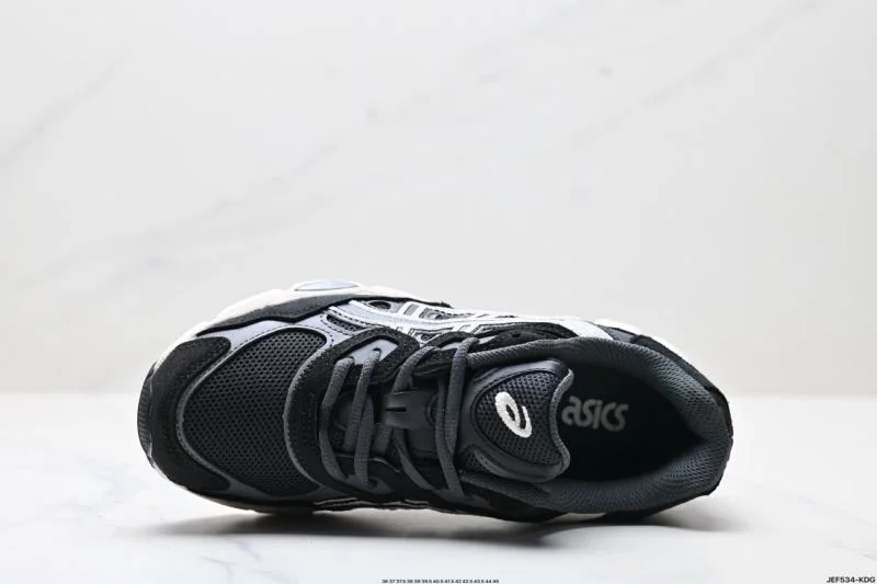 WellDesigned Asics Shoes 3601
