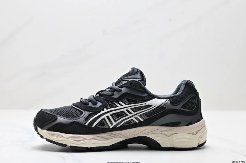 WellDesigned Asics Shoes 3601