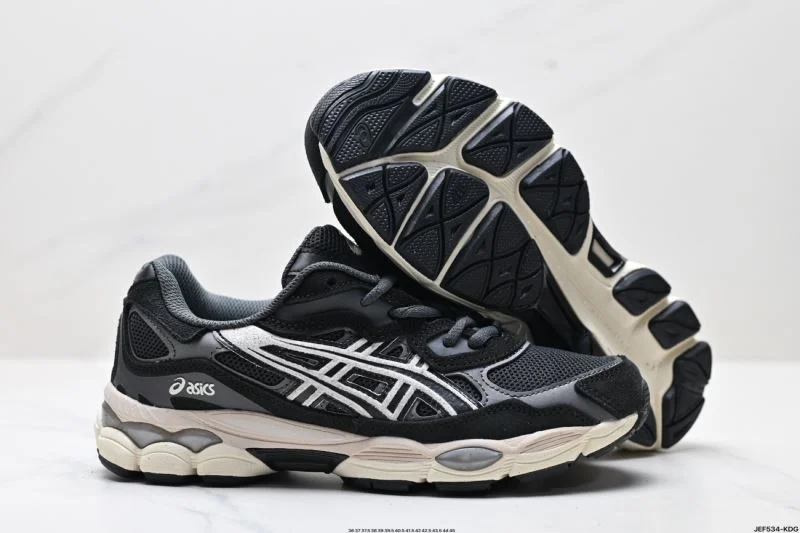 WellDesigned Asics Shoes 3601