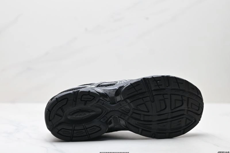 Breathable Asics Shoes 2800