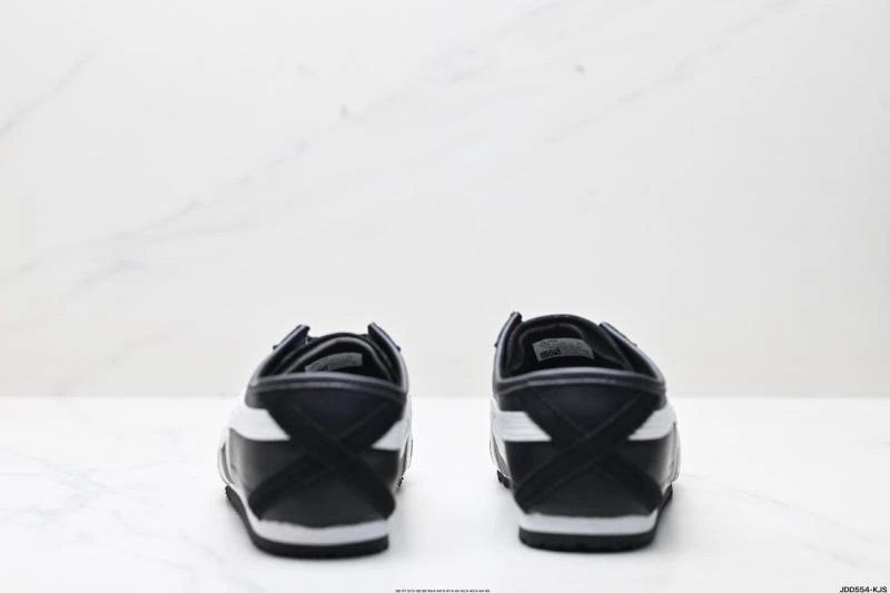 Cozy Asics Shoes 2865
