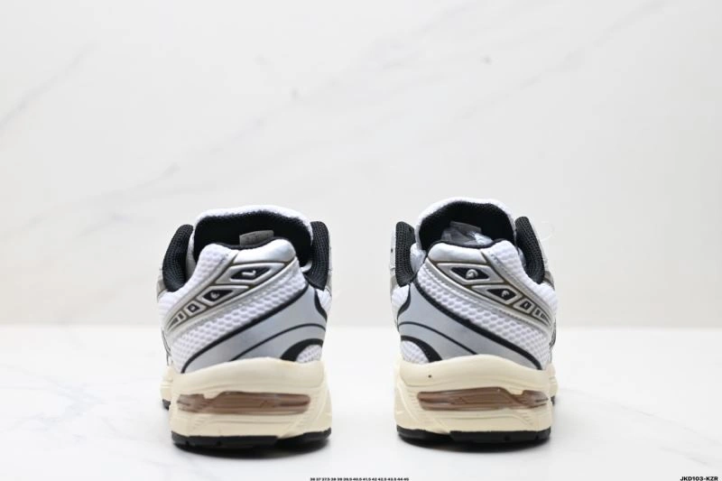 Asics Shoes Snug 2716