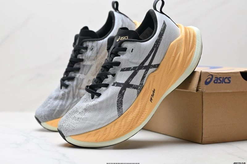 Seasonal Asics Shoes 2632
