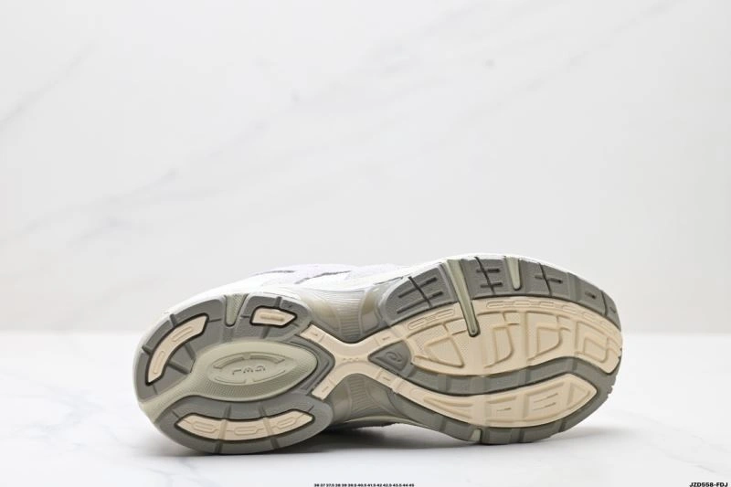 Asics Shoes WellDesigned 2627
