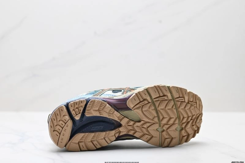 Comfortable Asics Shoes 2555