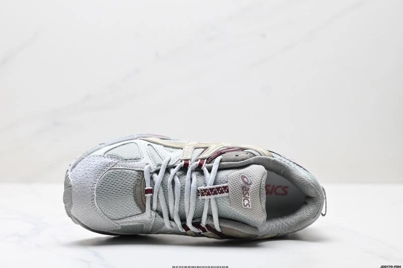 Neat Asics Shoes 2567