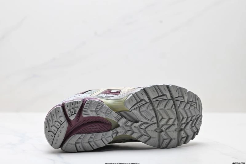 Neat Asics Shoes 2567