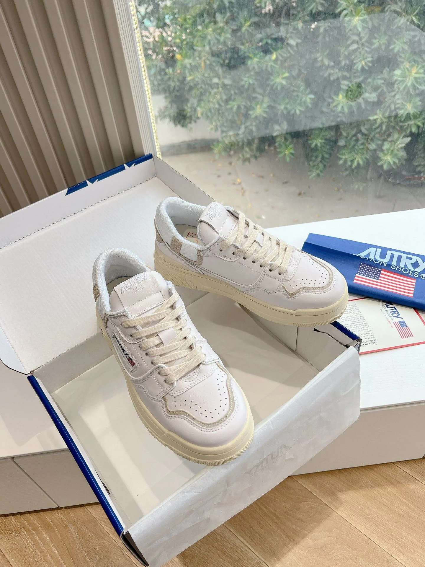 Cozy Autry Shoes 8365