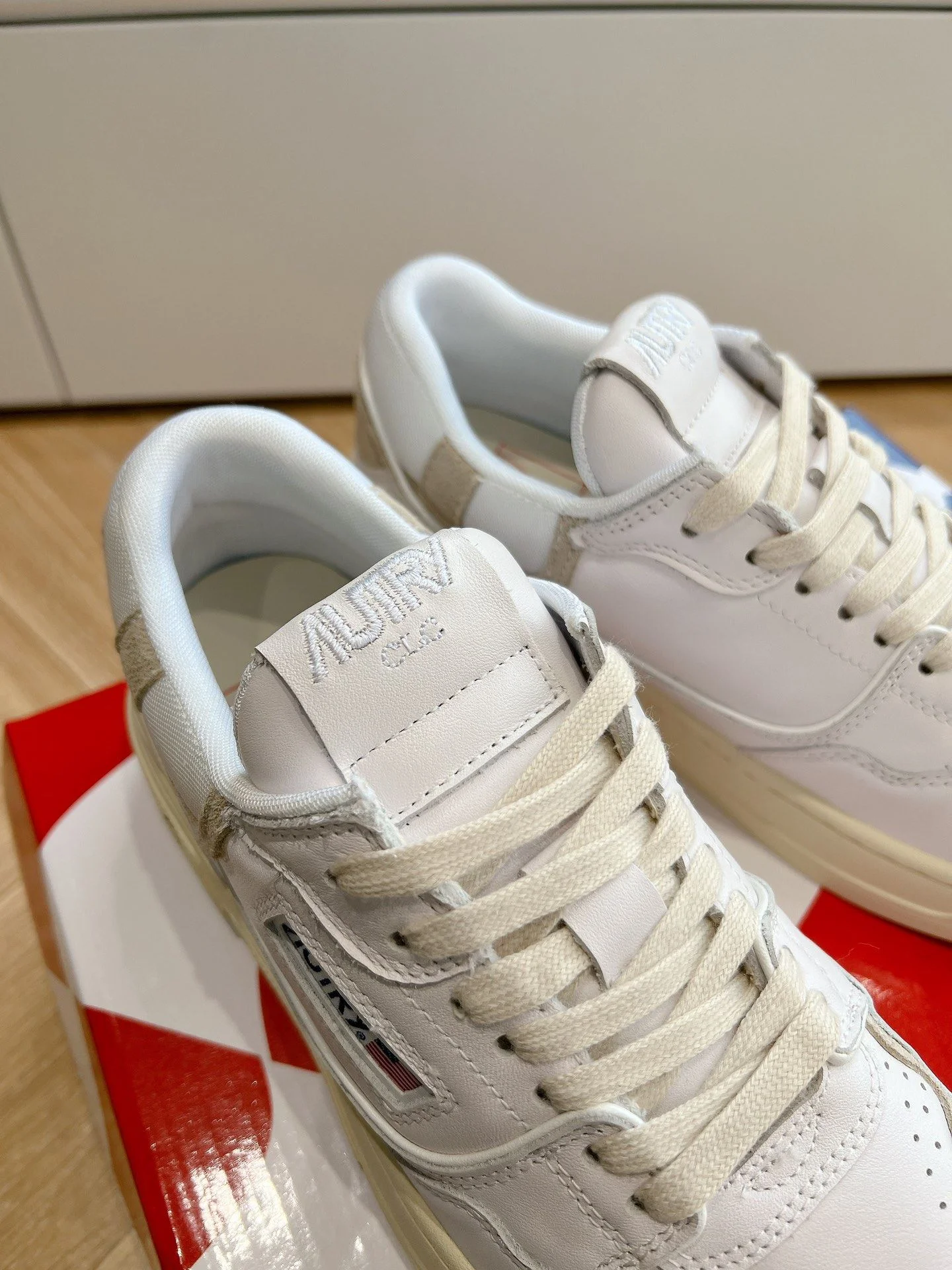 Cozy Autry Shoes 8365