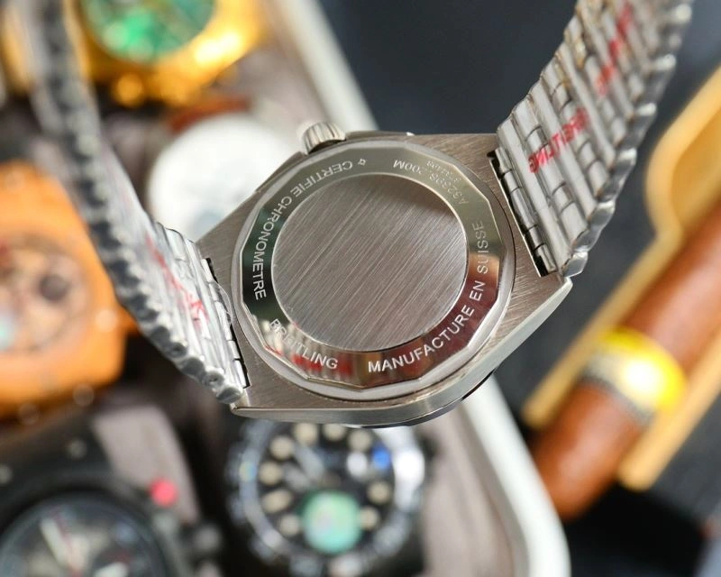 Sporty BREITLING Watches 178009