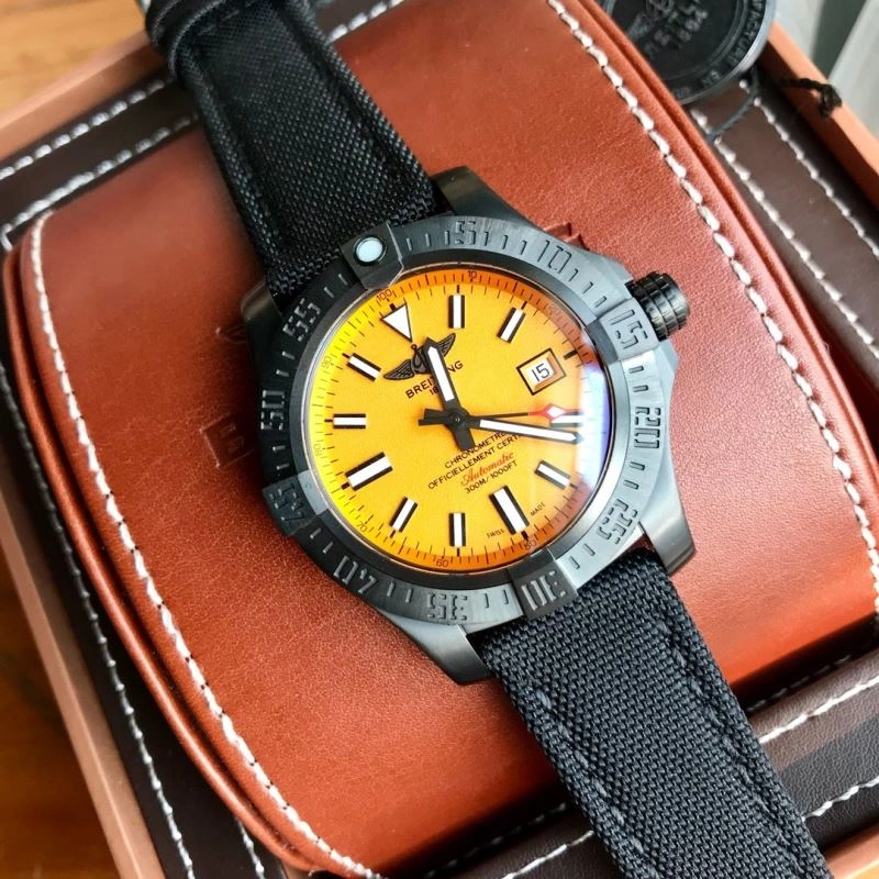 Versatile BREITLING Watches 177632