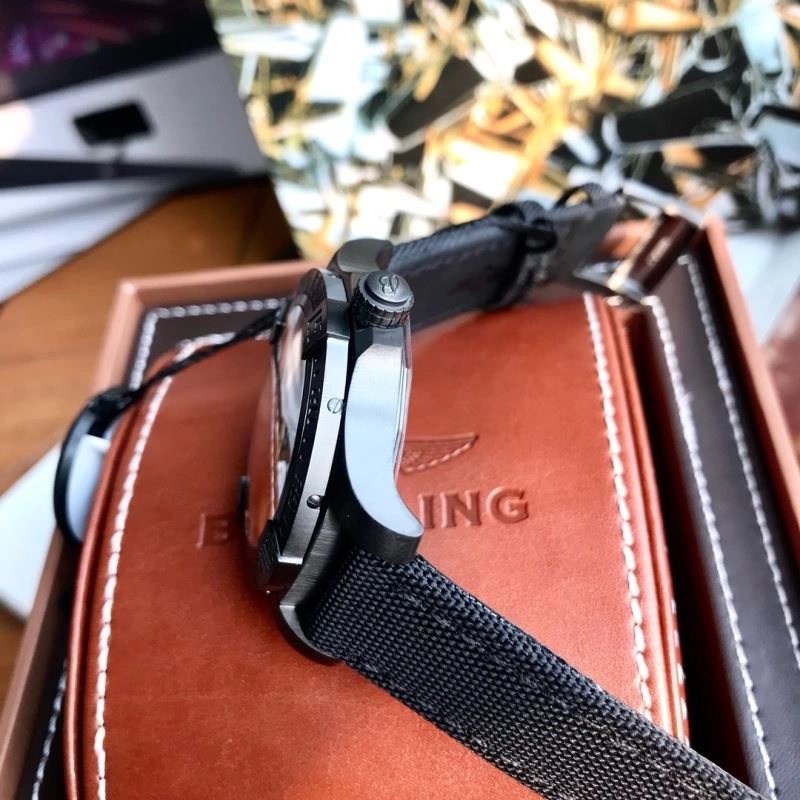 Versatile BREITLING Watches 177632