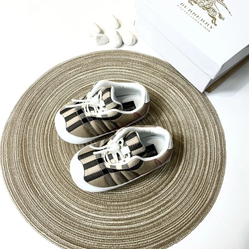 Vibrant BURBERRY SHOES 29946