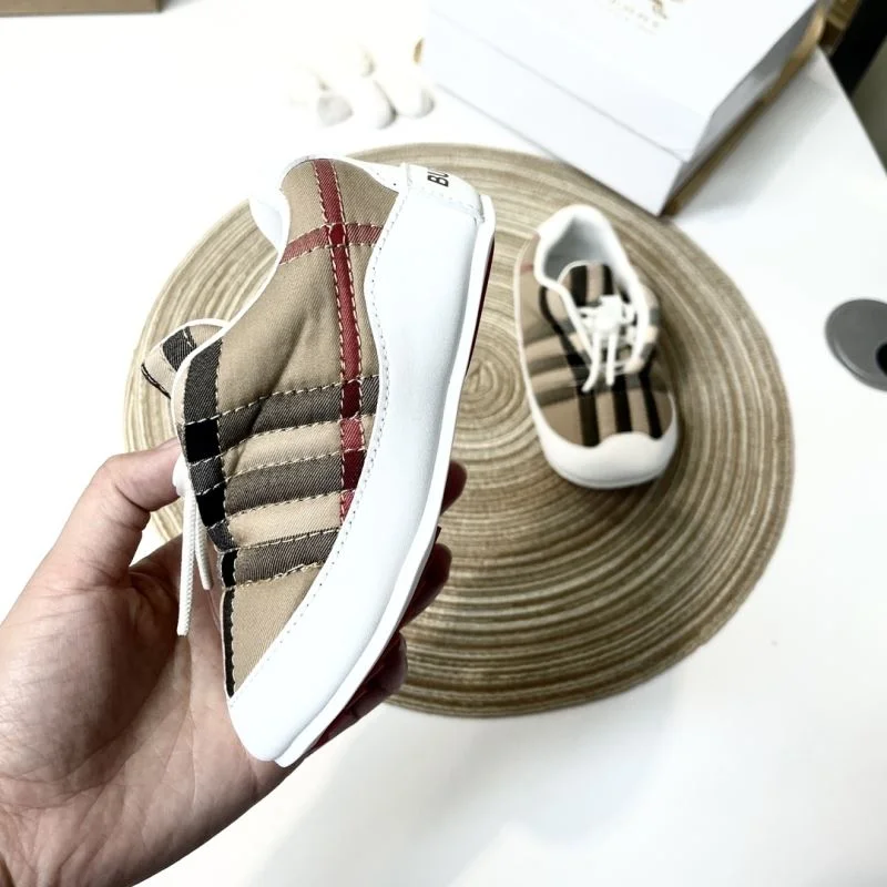 Vibrant BURBERRY SHOES 29946