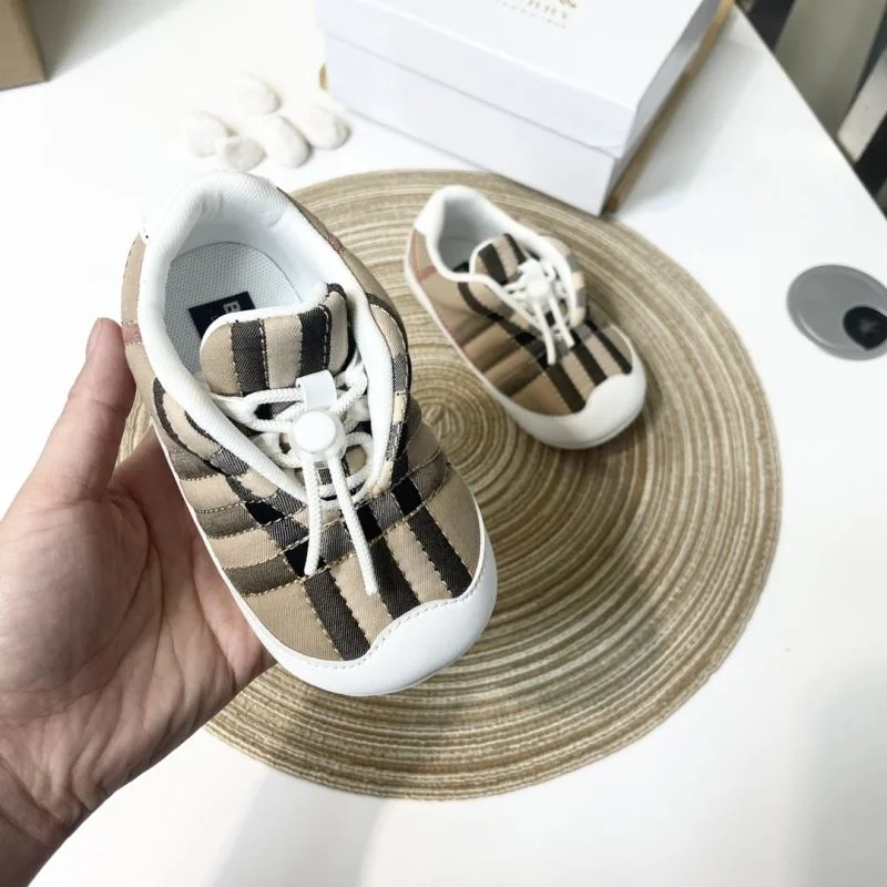 Vibrant BURBERRY SHOES 29946