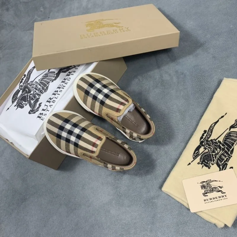 BURBERRY SHOES UrbanChic 29923
