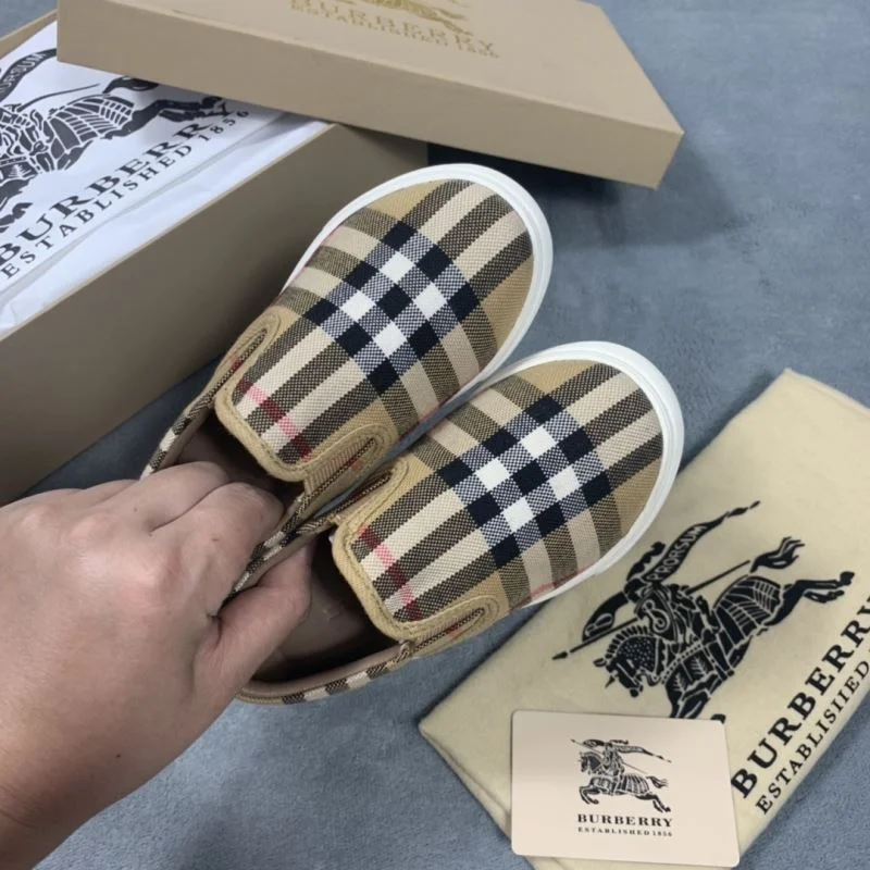 BURBERRY SHOES UrbanChic 29923