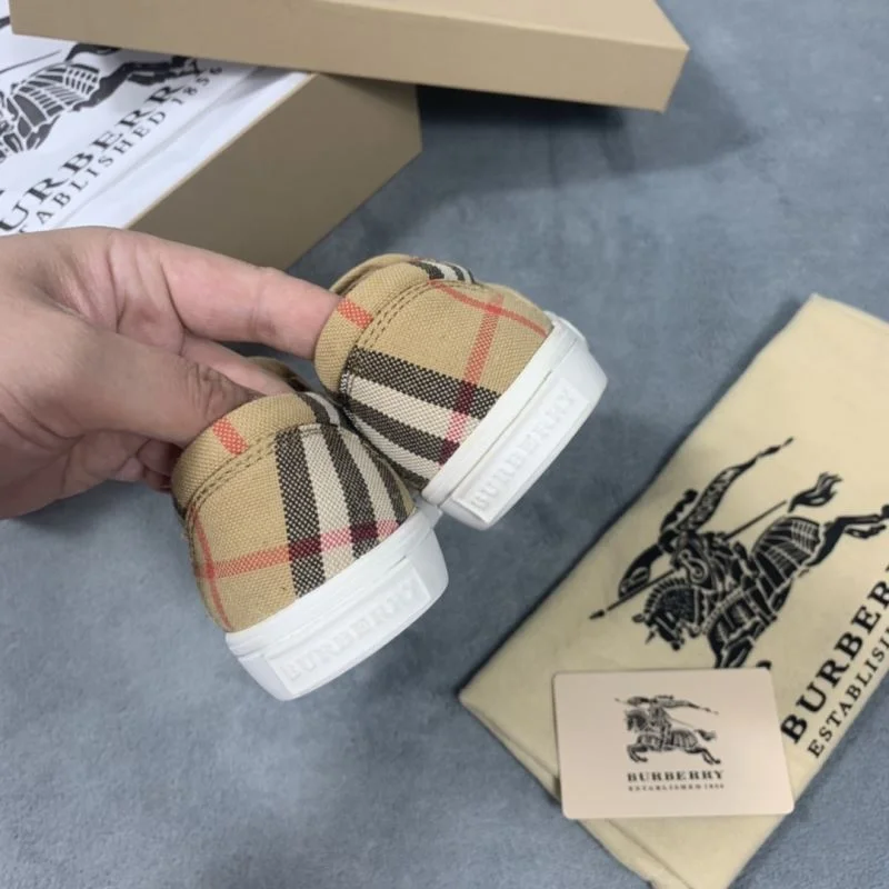 BURBERRY SHOES UrbanChic 29923