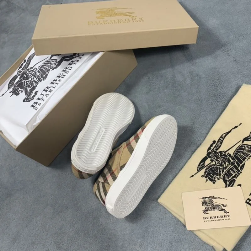 BURBERRY SHOES UrbanChic 29923